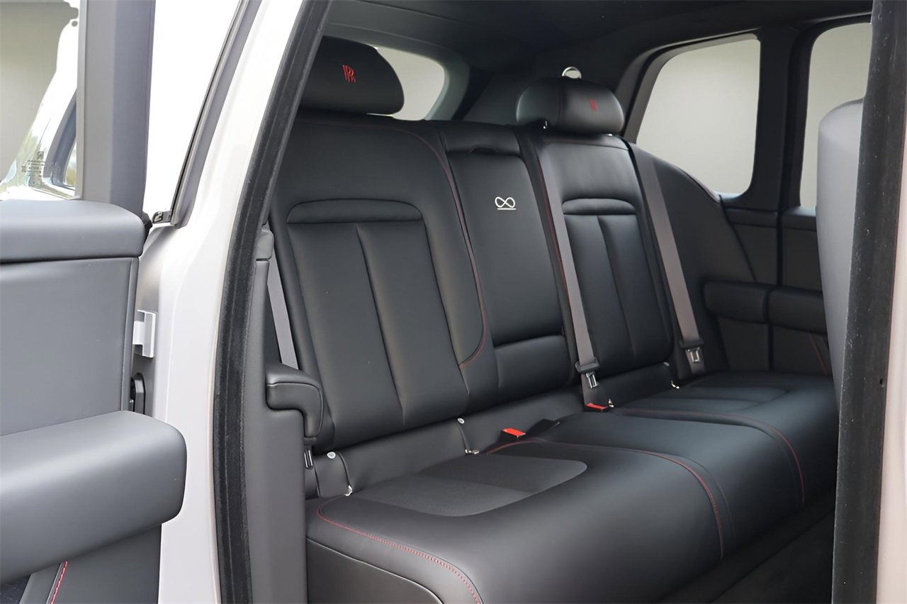 New 2026 Rolls-Royce Cullinan Black Badge image 24