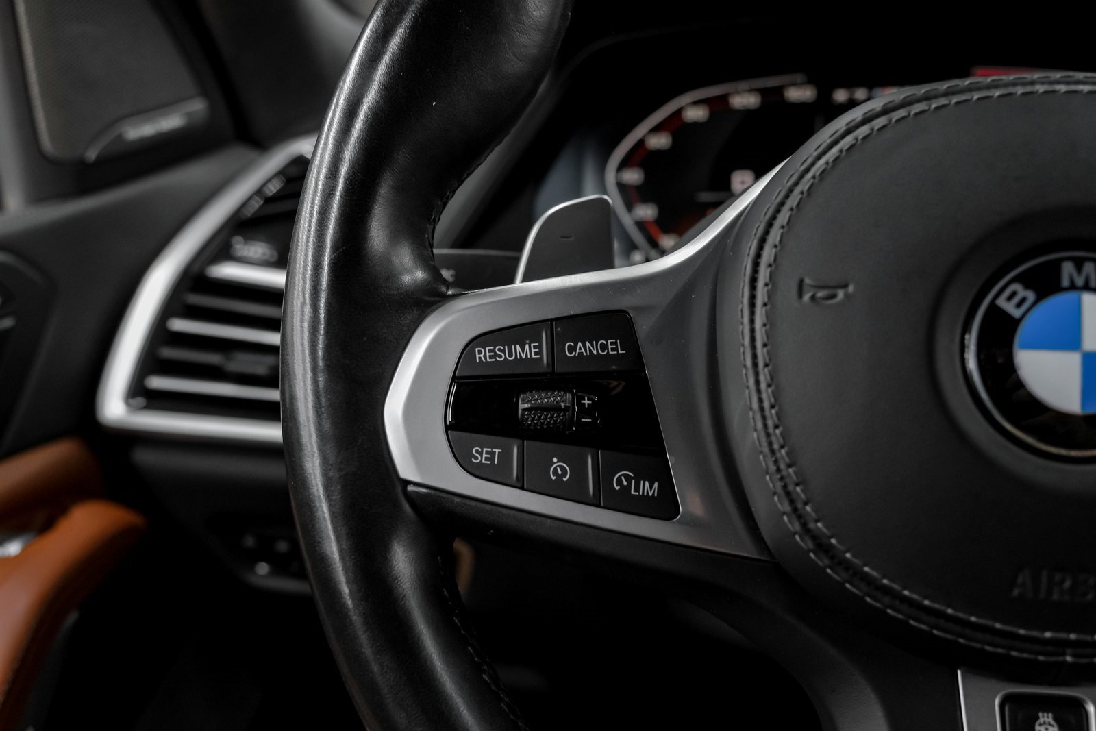 Used 2022 BMW X7 M50i w/ Executive Package image 21