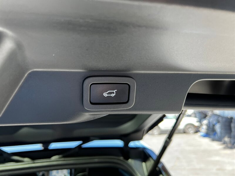 Used 2019 Land Rover Range Rover Sport HSE AWD/4WD image 28