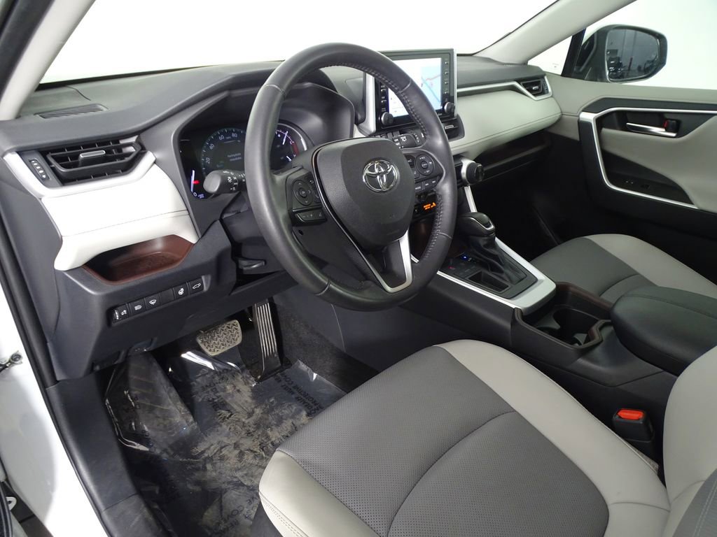Used 2019 Toyota RAV4 Limited image 24