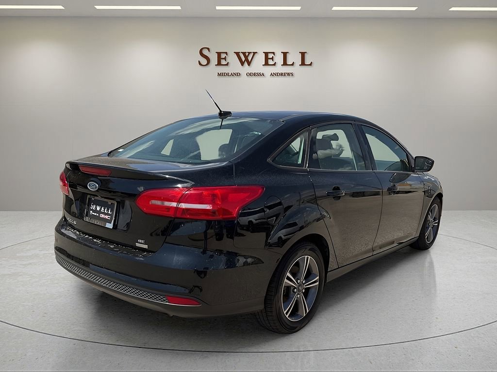 Used 2018 Ford Focus SE w/ SE Appearance Package FWD image 5