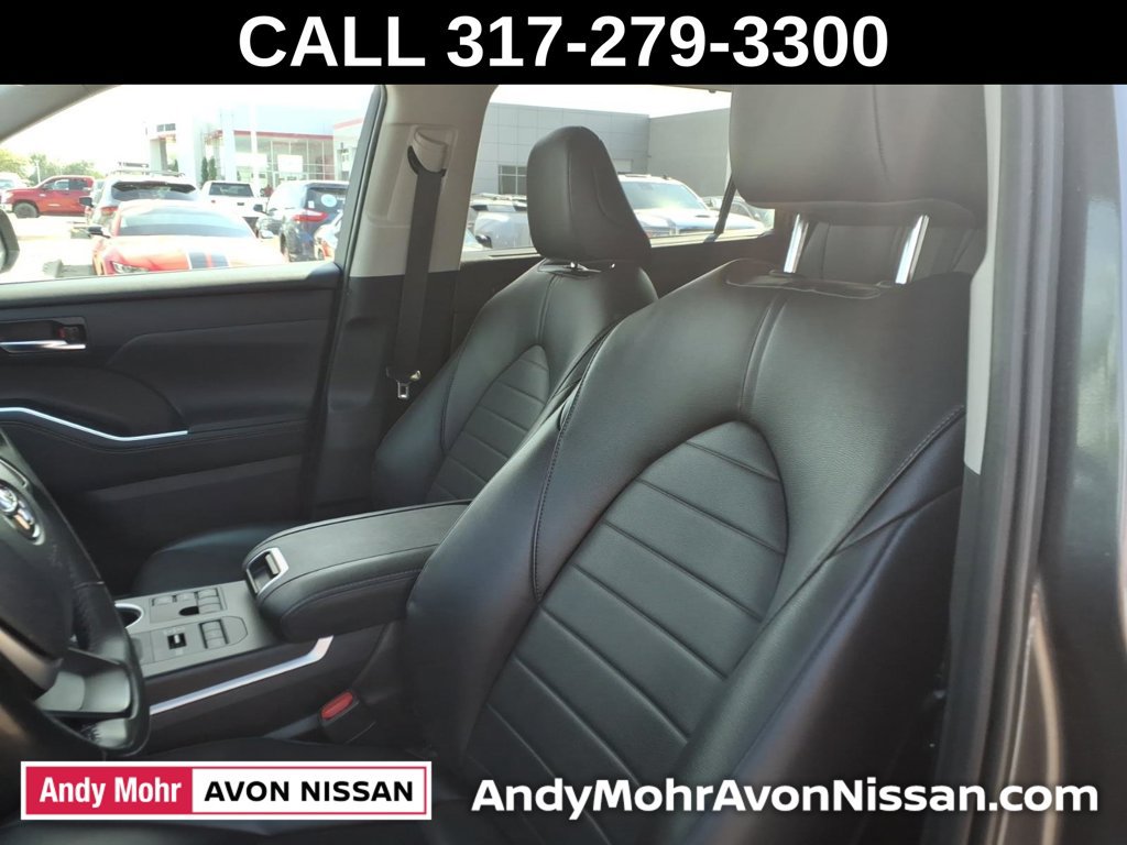 Used 2024 Toyota Highlander XLE AWD/4WD image 17