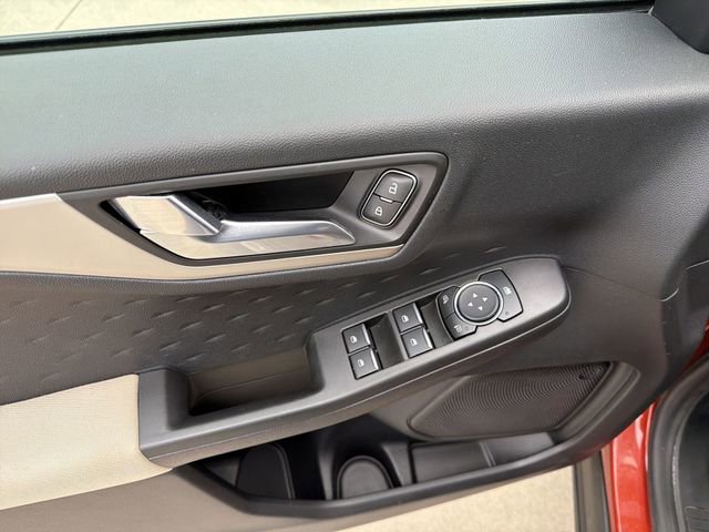 Used 2020 Ford Escape SE image 15