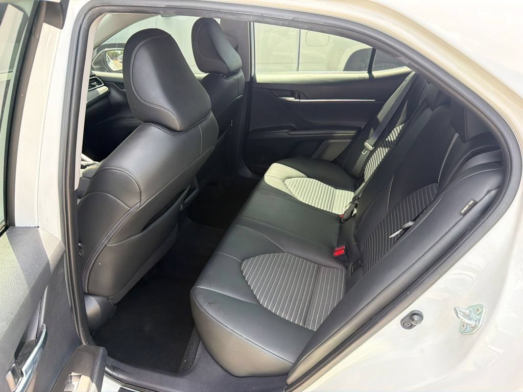 Used 2023 Toyota Camry SE FWD image 6