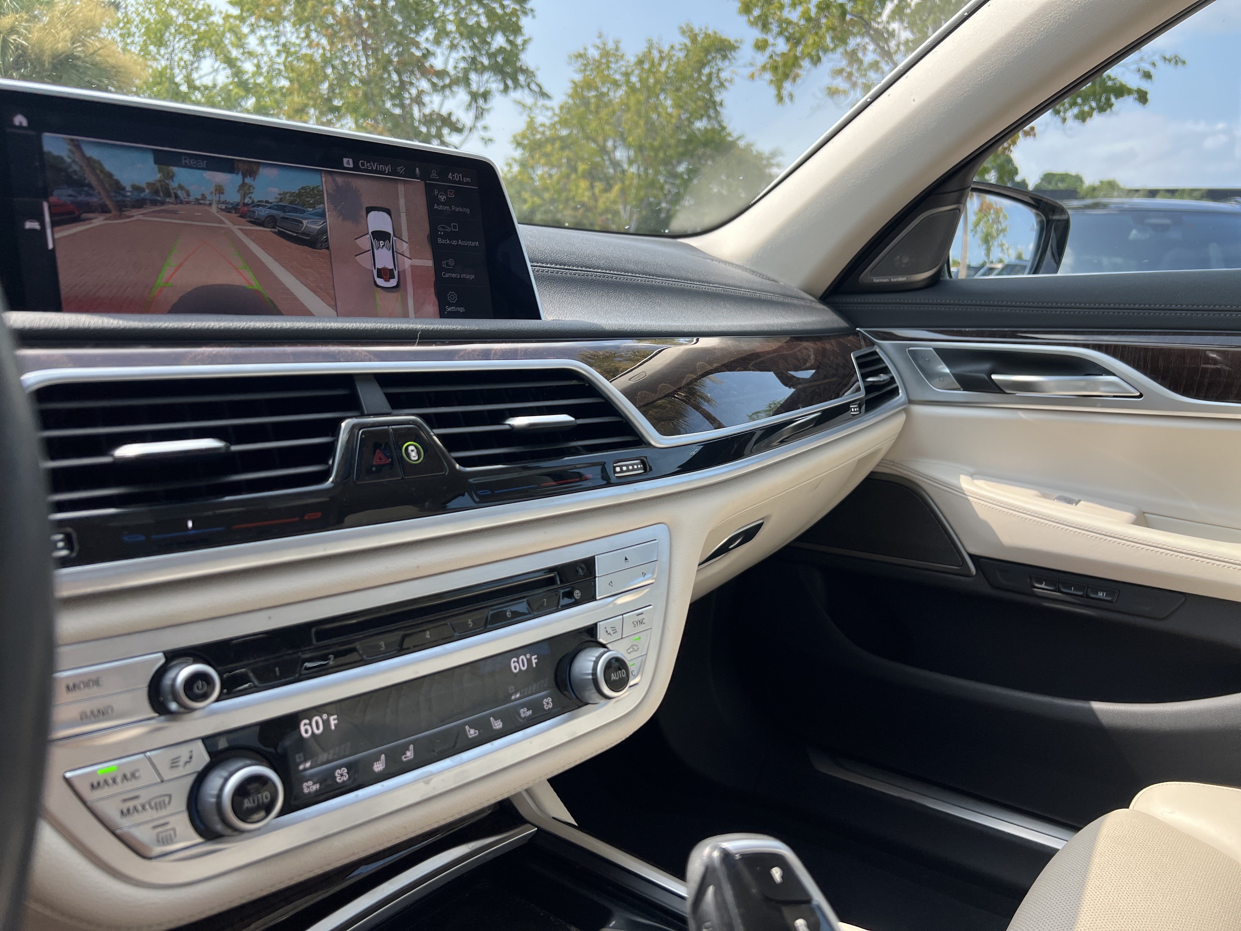 Used 2020 BMW 740i w/ Premium Package RWD image 30
