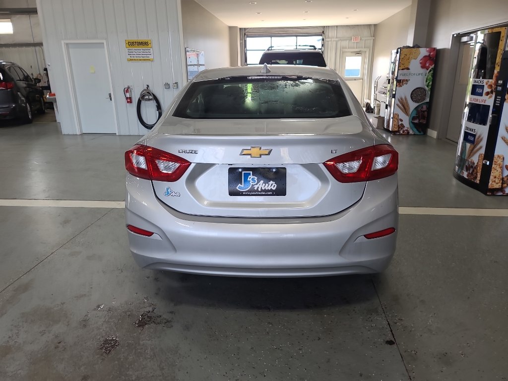 Used 2017 Chevrolet Cruze LT w/ Convenience Package FWD image 6