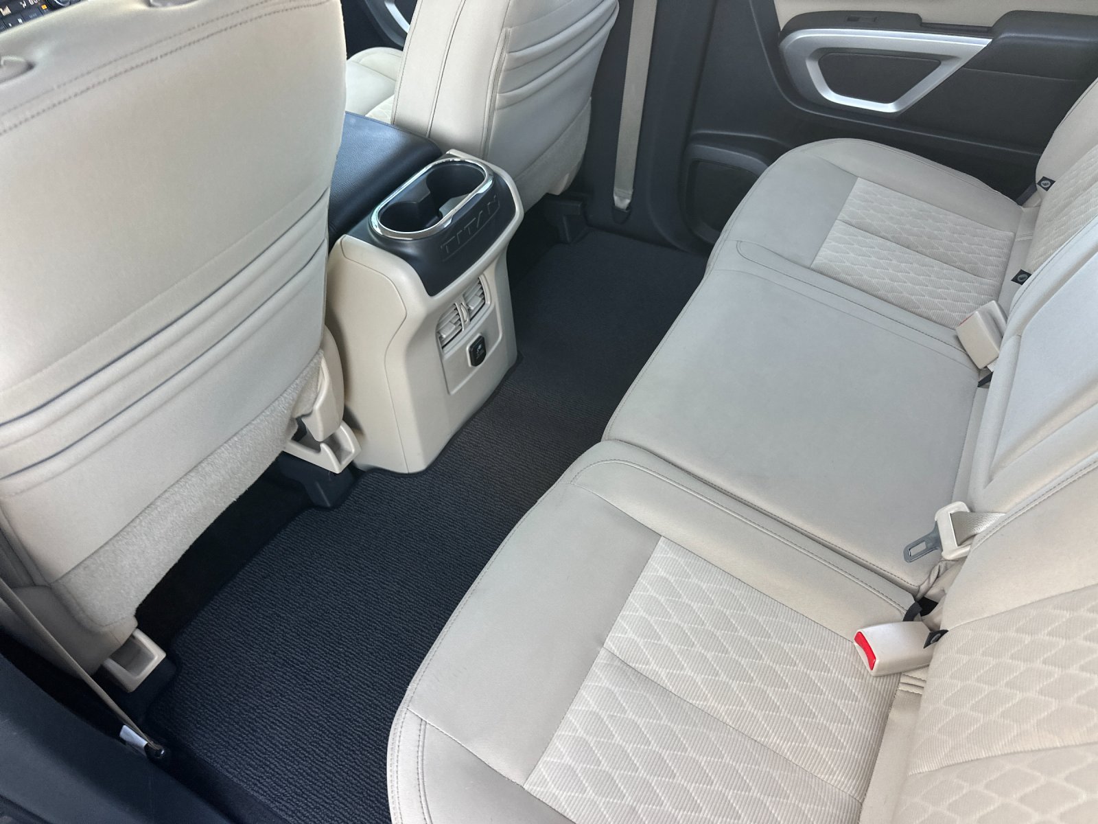 Used 2018 Nissan Titan SV w/ SV Convenience Package AWD/4WD image 12