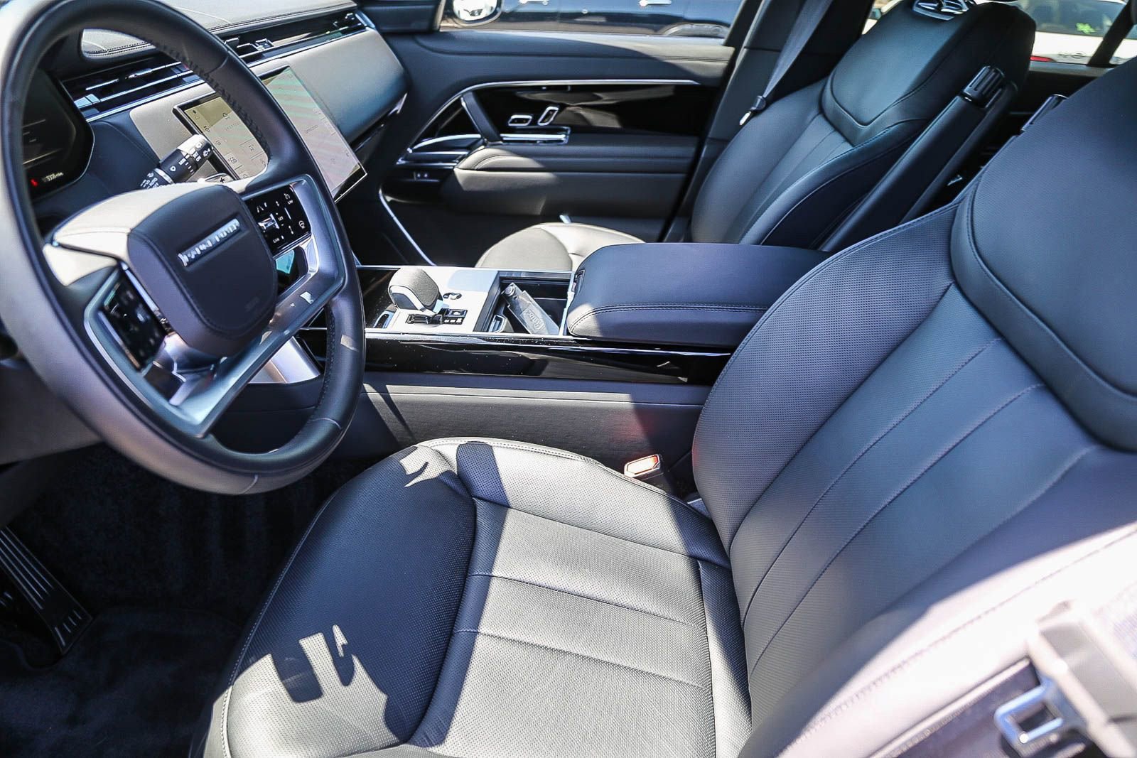 Used 2025 Land Rover Range Rover SE image 5