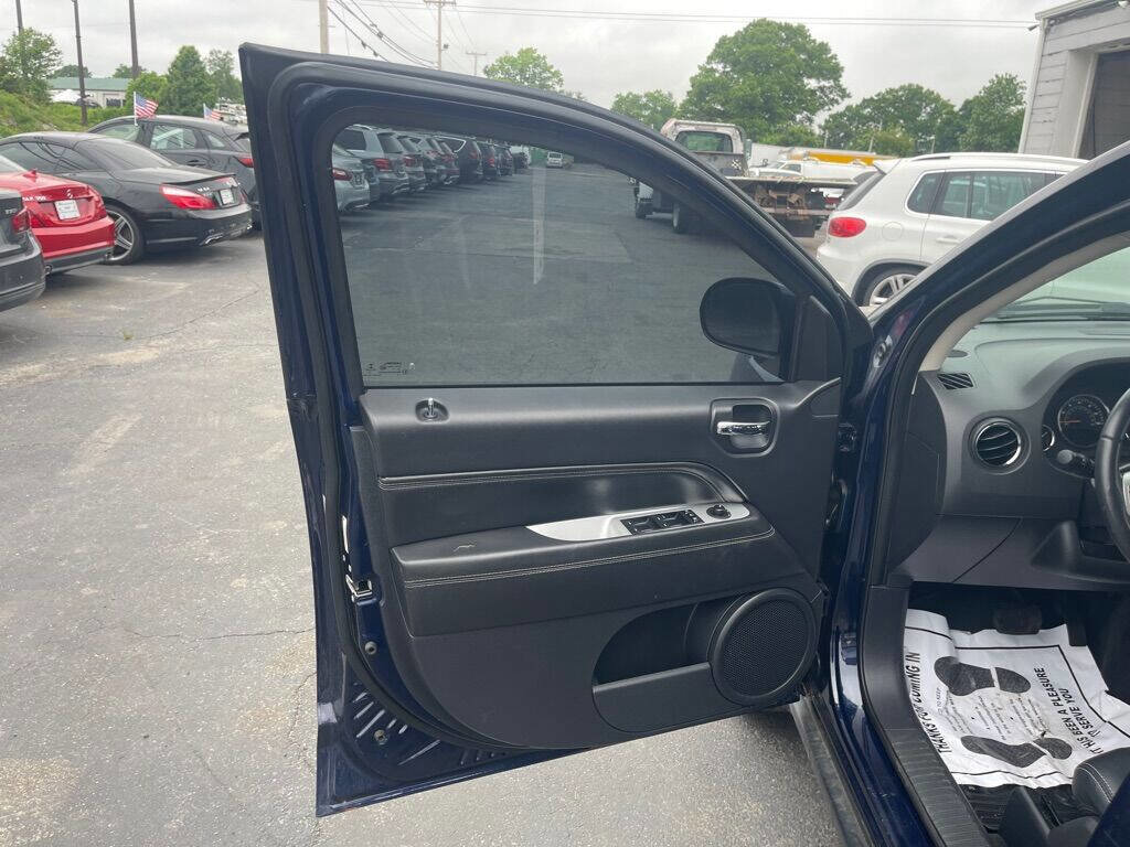 Used 2016 Jeep Compass Latitude image 21