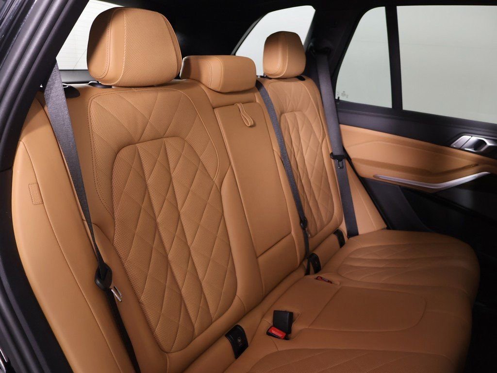 Used 2024 BMW X5 xDrive40i w/ Premium Package image 35