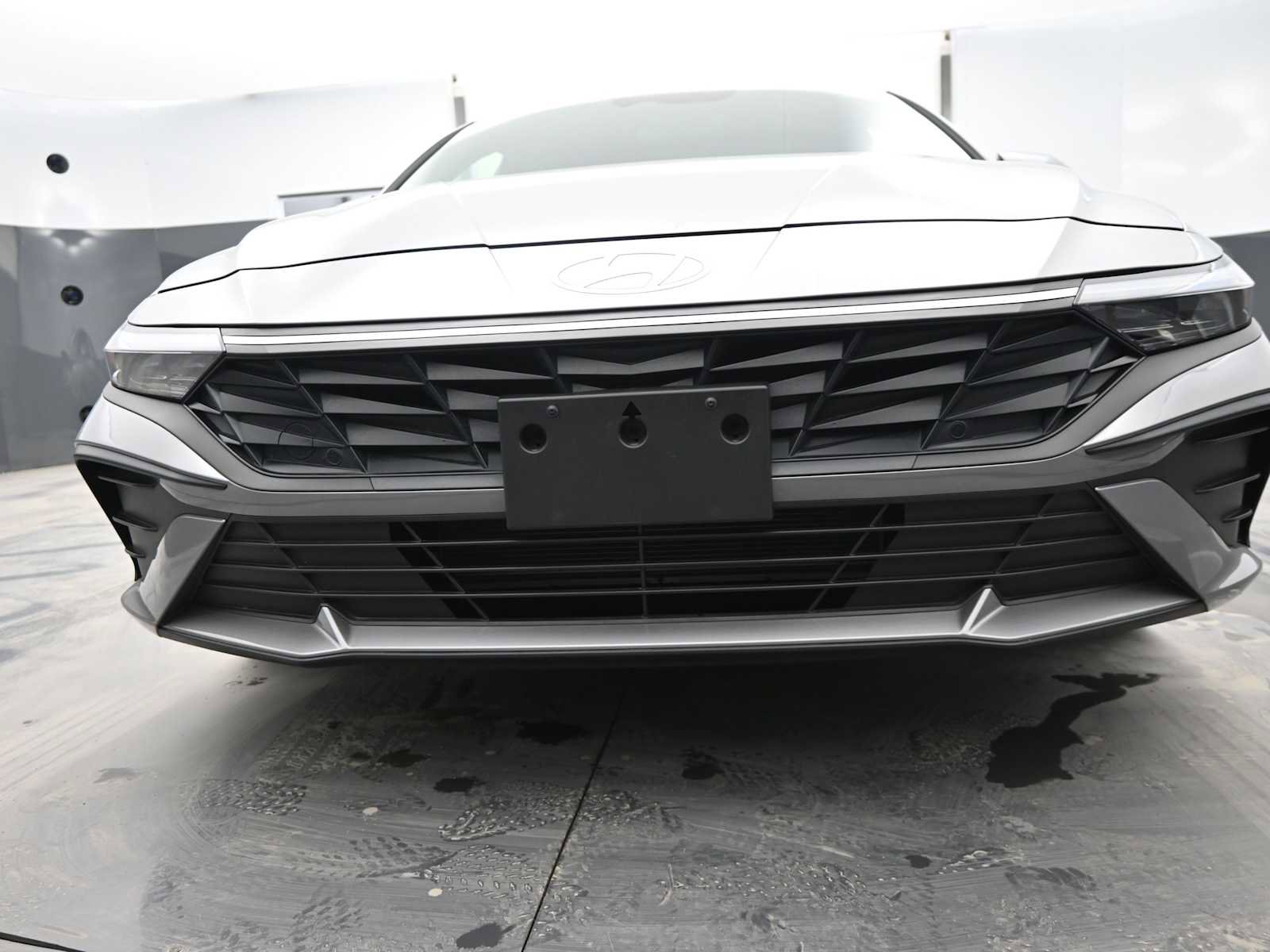 Certified 2025 Hyundai Elantra Sport image 12