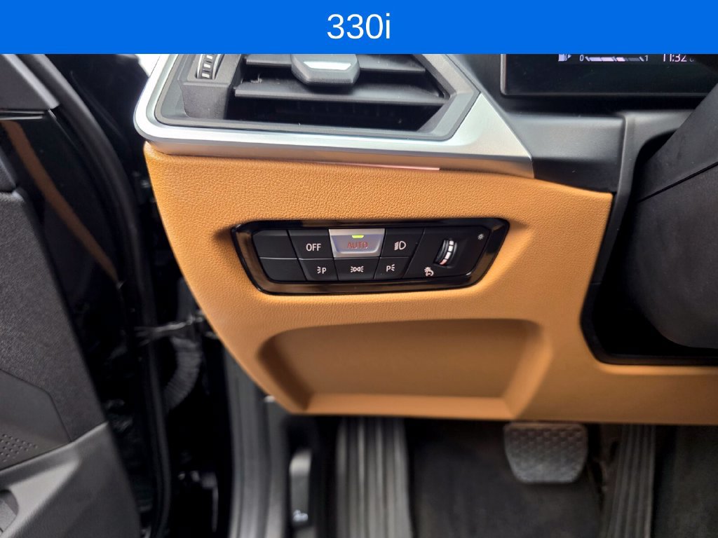 Used 2024 BMW 330i Sedan w/ Convenience Package RWD image 26