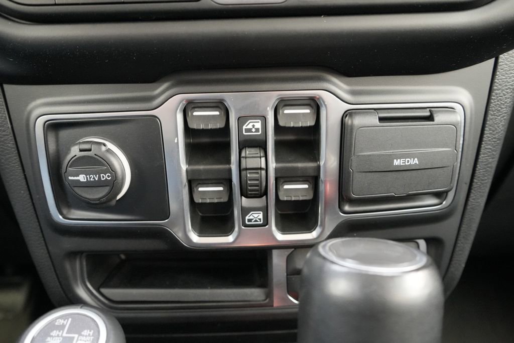 Used 2023 Jeep Wrangler Unlimited Sahara image 34