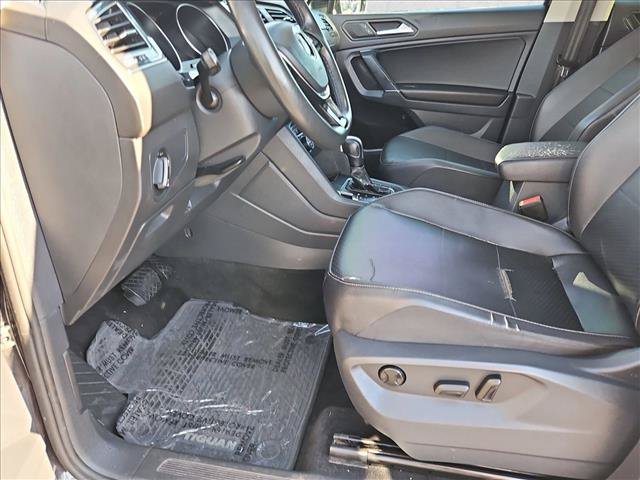 Used 2020 Volkswagen Tiguan SE w/ Panoramic Sunroof Package FWD image 16