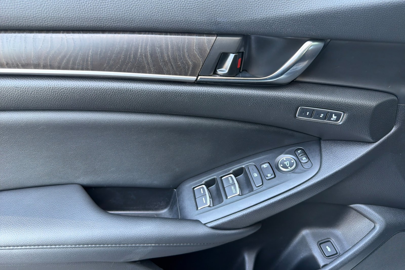 Used 2021 Honda Accord EX-L image 11