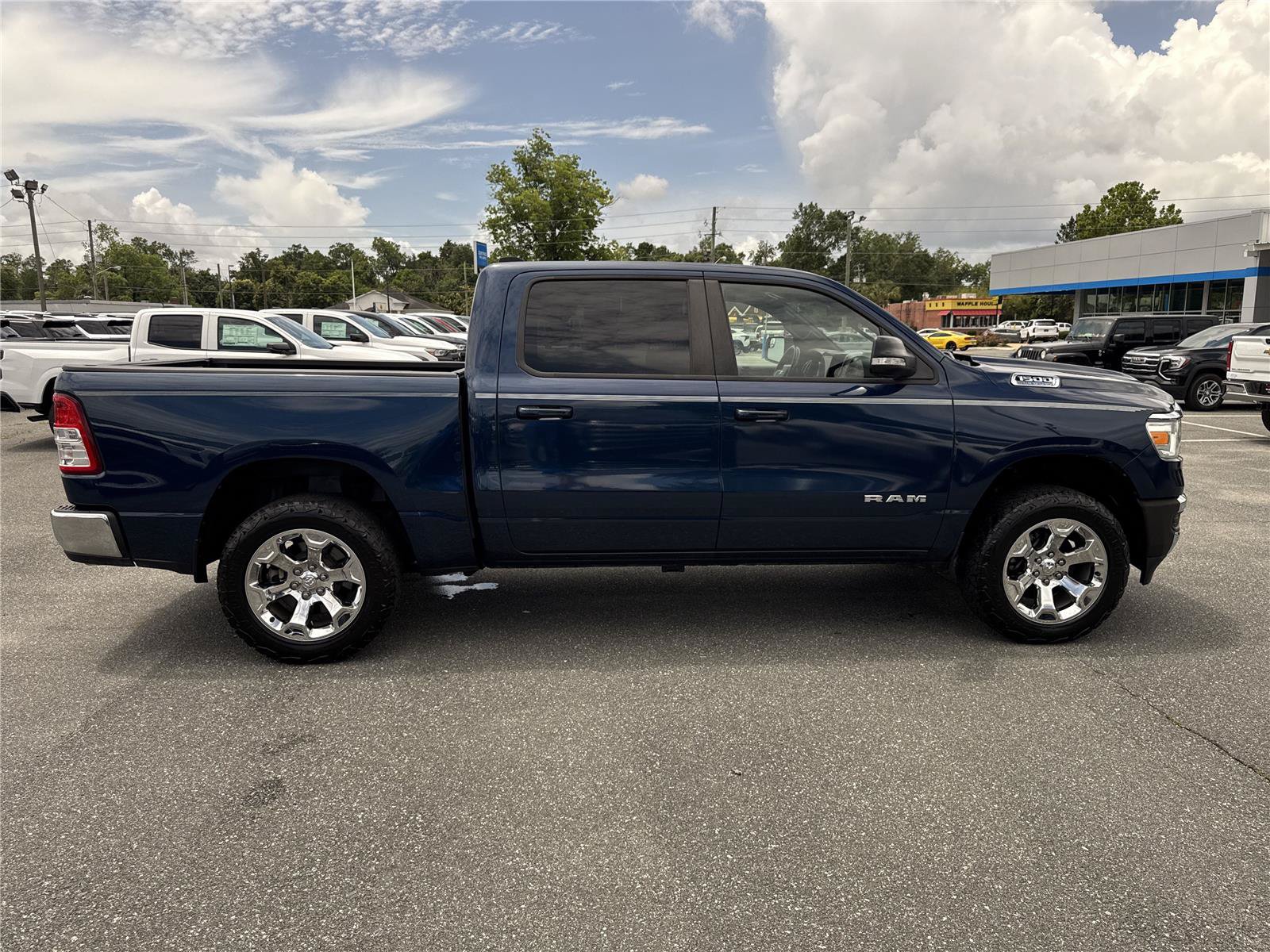 Used 2022 RAM 1500 Big Horn AWD/4WD image 3