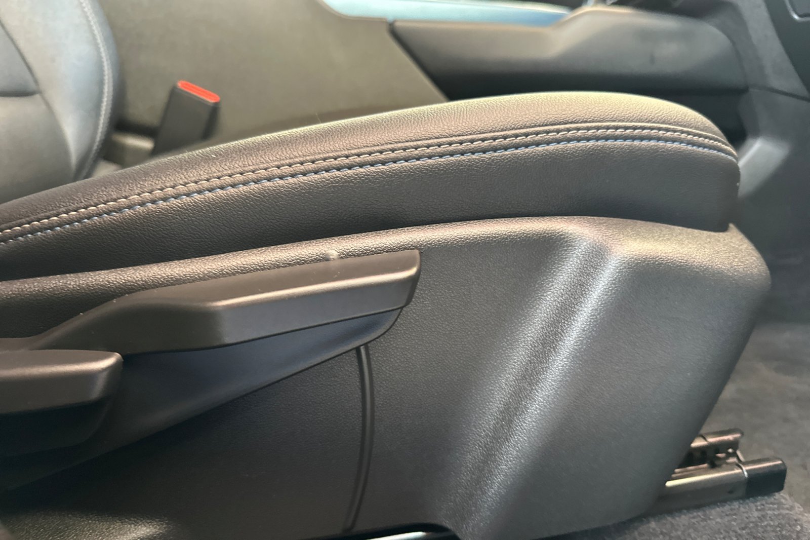 Used 2024 Chevrolet Equinox EV LT FWD image 23
