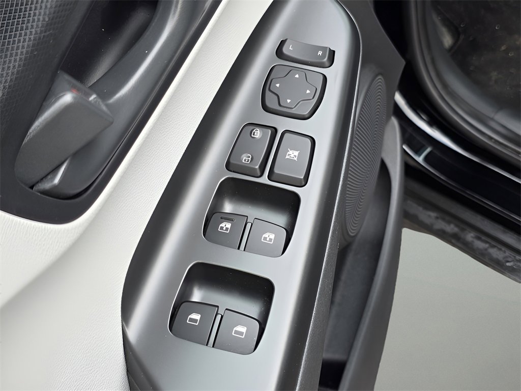 Used 2023 Hyundai Kona SEL image 18