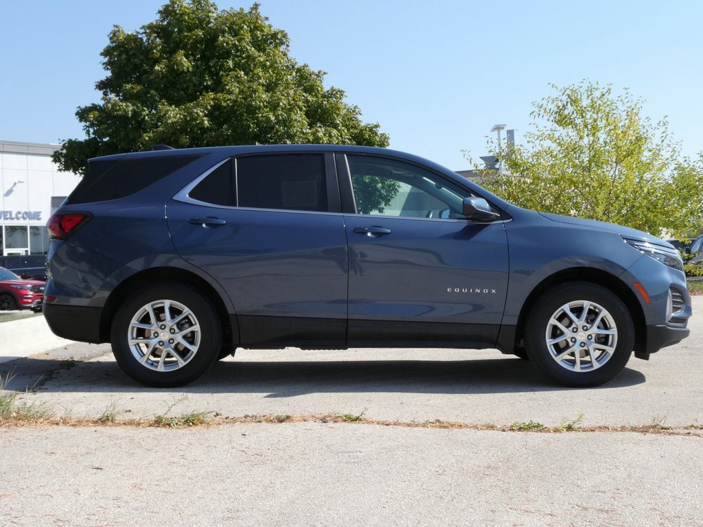Used 2024 Chevrolet Equinox LT image 2