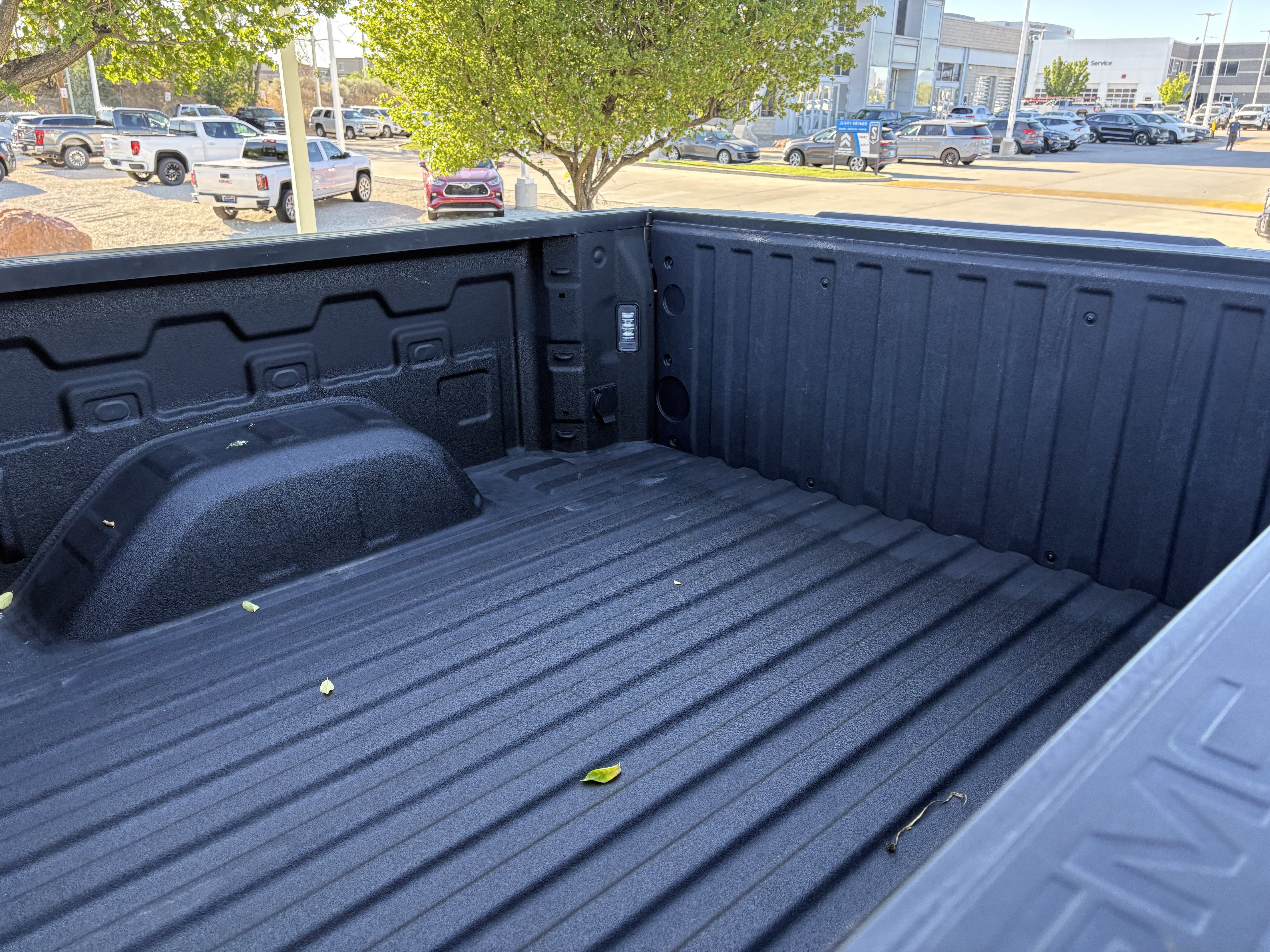 Used 2025 GMC Sierra 1500 Elevation w/ Elevation Premium Package AWD/4WD image 11
