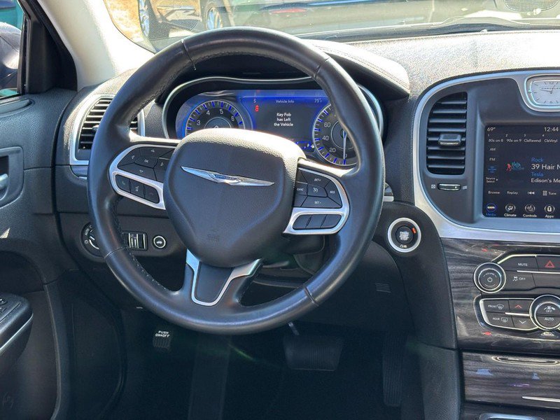 Used 2022 Chrysler 300 Touring L image 12