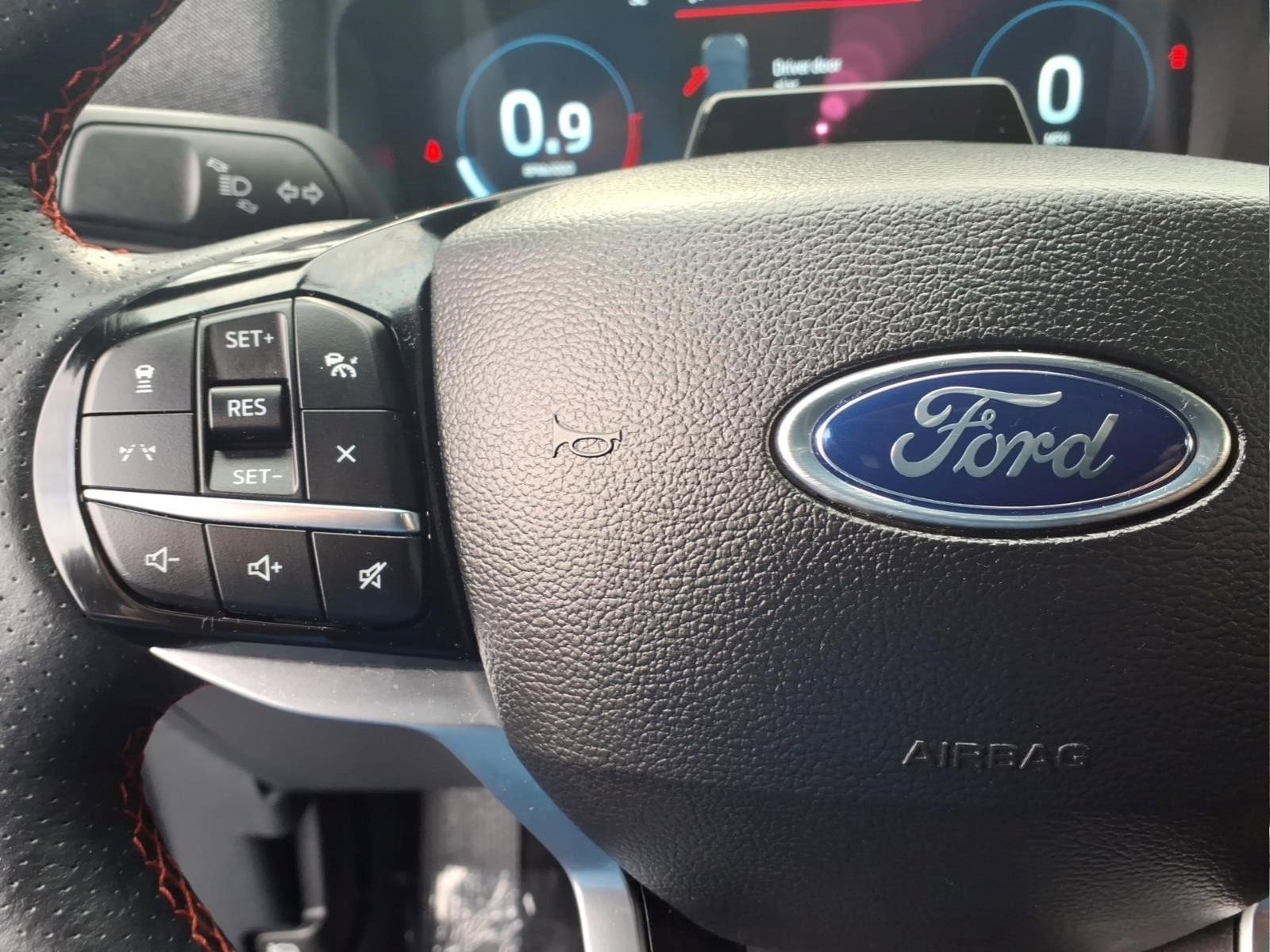 Used 2025 Ford Explorer ST-Line w/ ST-Line Street Pack AWD/4WD image 23