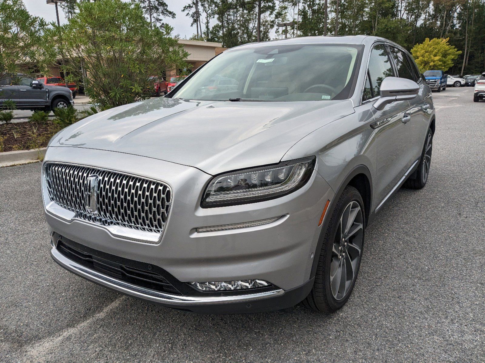 Certified 2023 Lincoln Nautilus Reserve w/ Equipment Group 202A image 9