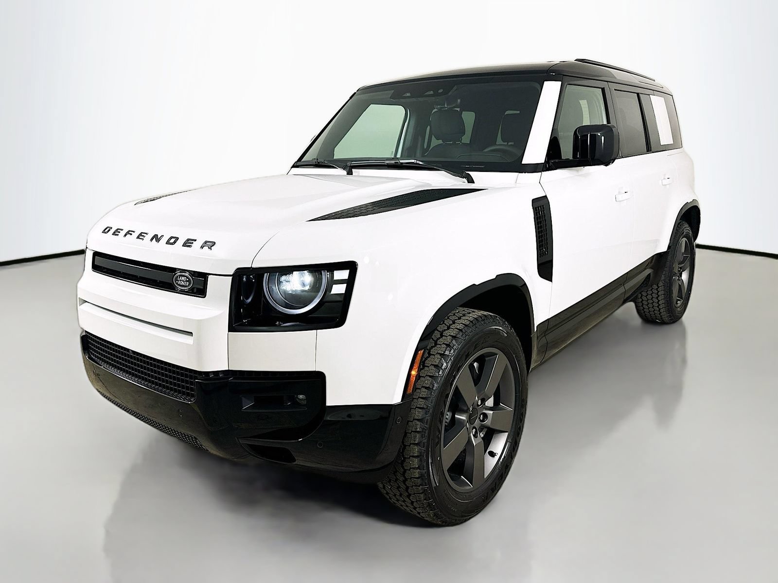 Used 2026 Land Rover Defender 110 X-Dynamic SE AWD/4WD image 1