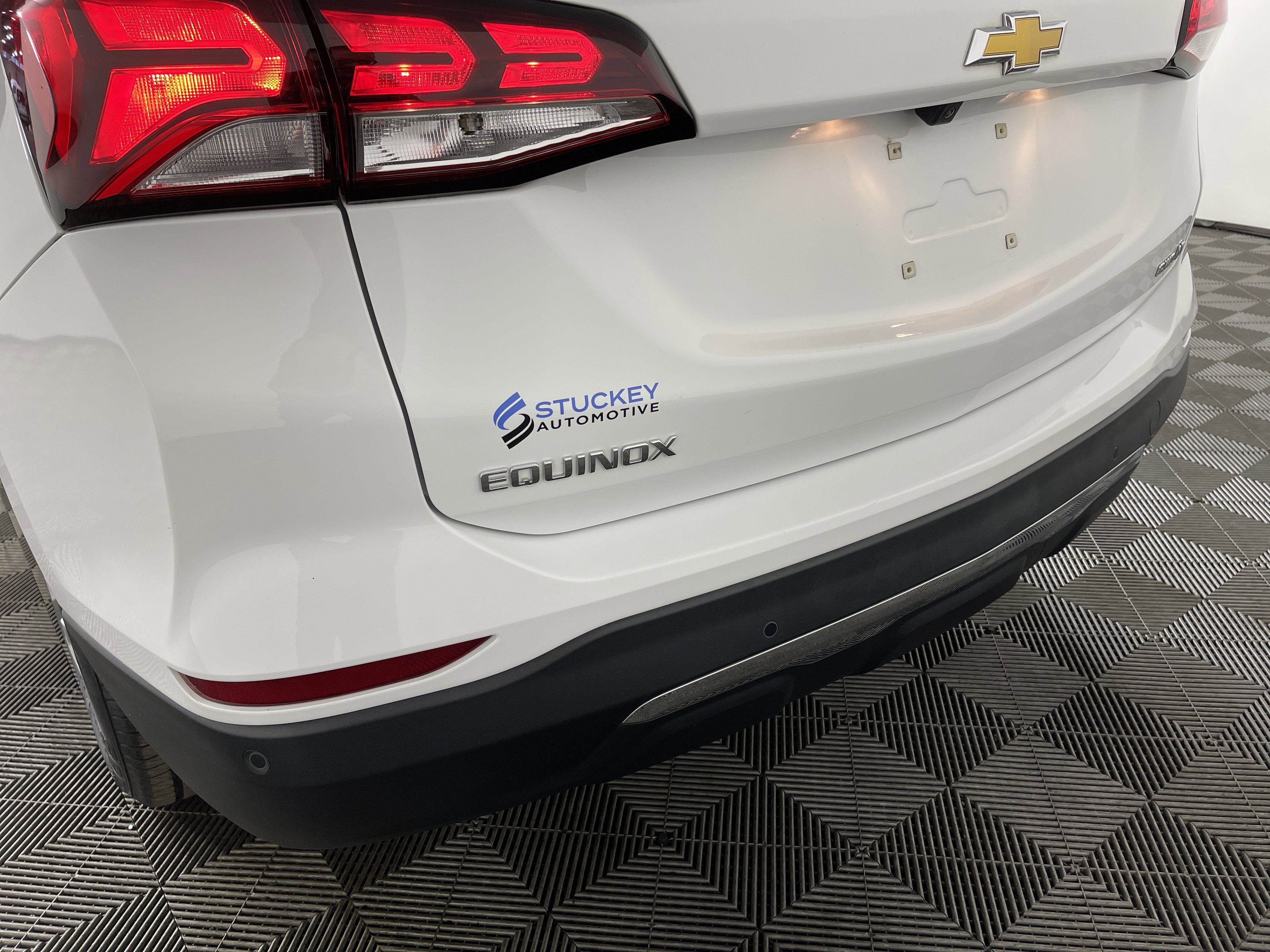 Used 2023 Chevrolet Equinox LT w/ Driver Convenience Package image 6