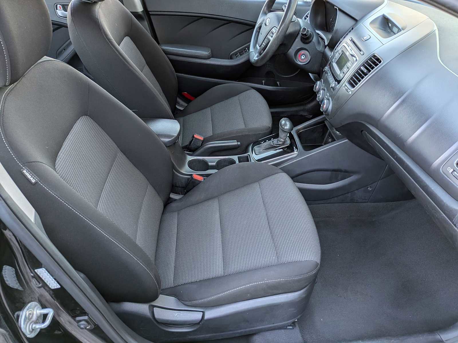 Used 2017 Kia Forte LX image 17