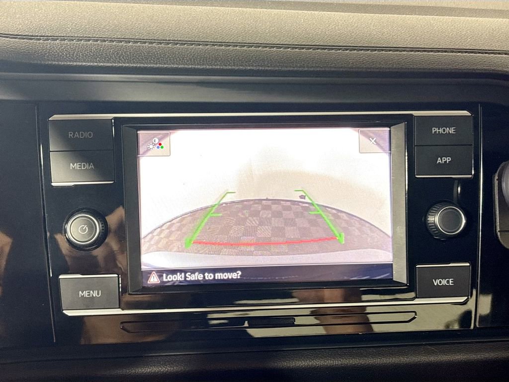 Certified 2022 Volkswagen Jetta SE w/ Panoramic Sunroof Package image 16