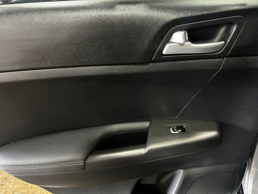 Used 2020 Kia Sportage LX w/ LX Popular Package image 18