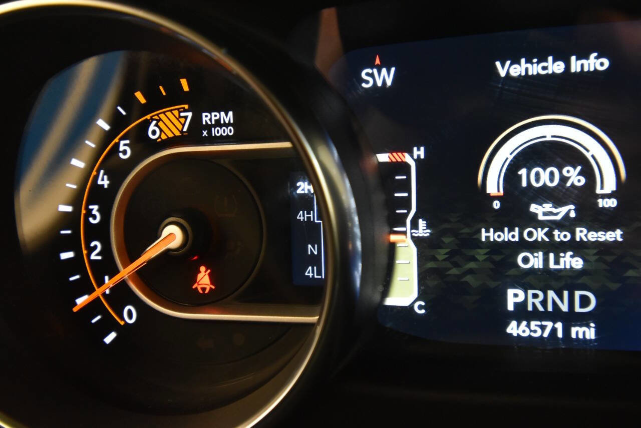 Used 2021 Jeep Wrangler Unlimited Sahara AWD/4WD image 27