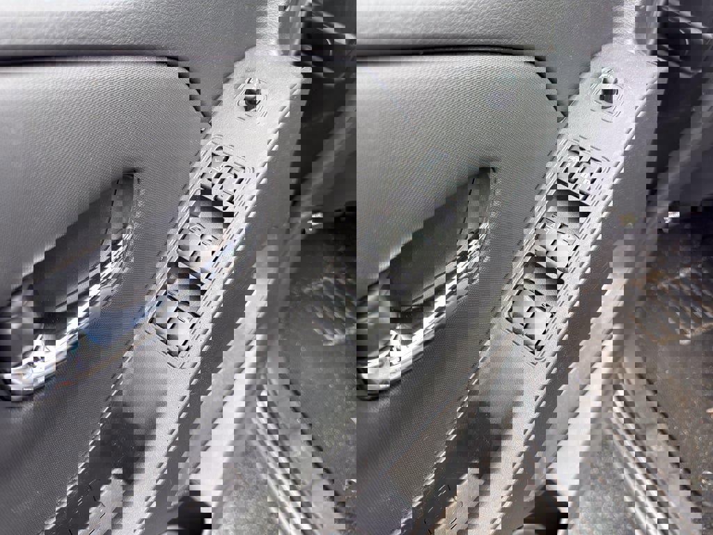 Used 2024 Nissan Frontier SV image 10