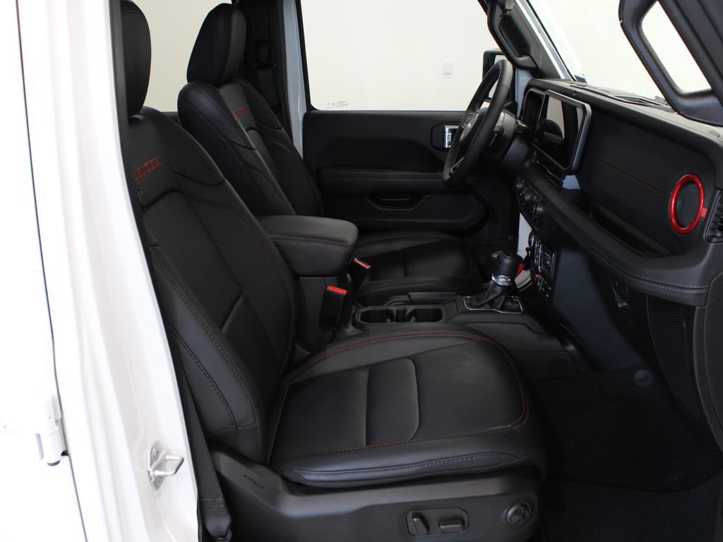 Used 2025 Jeep Gladiator Rubicon w/ Convenience Group AWD/4WD image 15