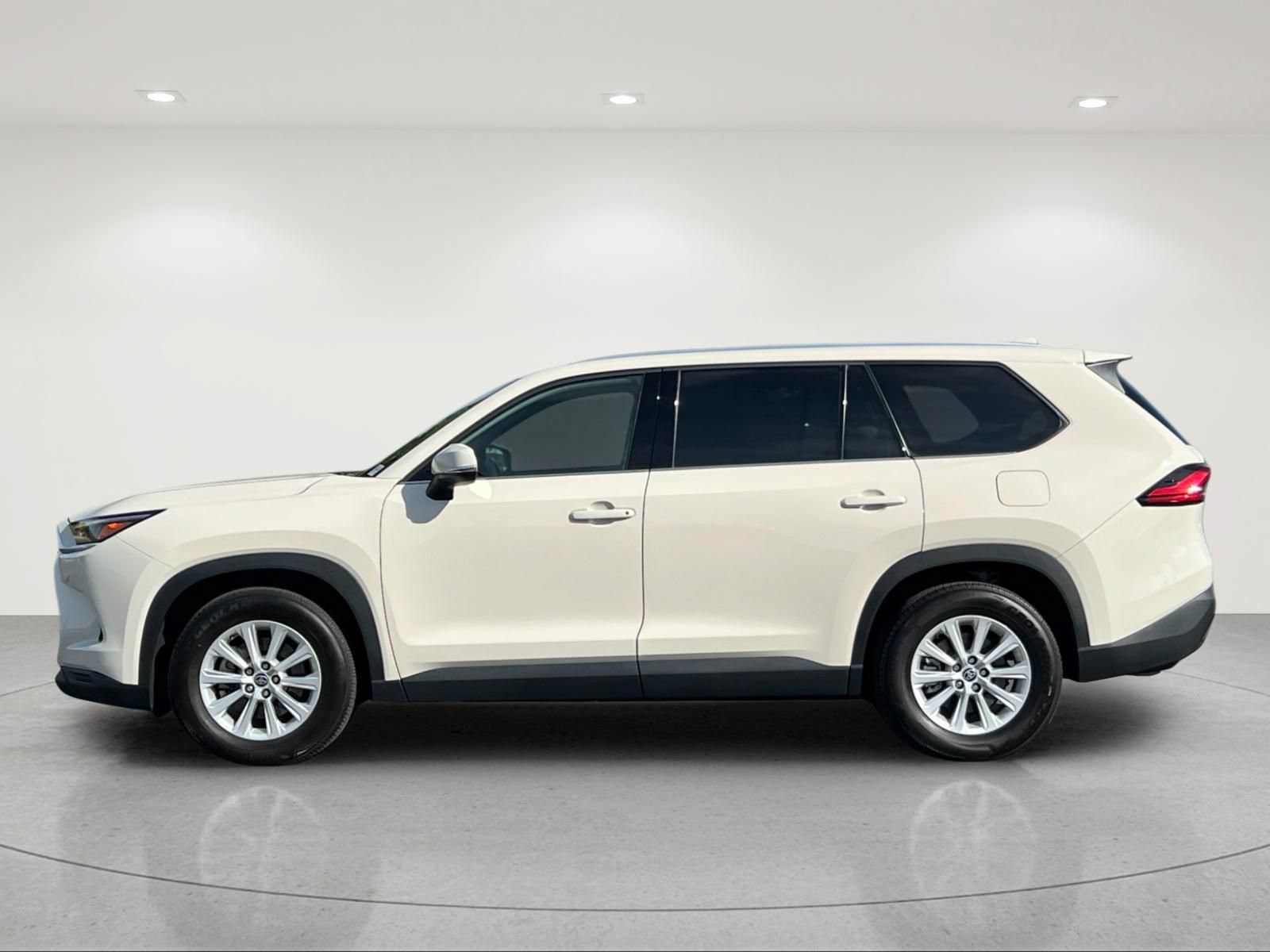 Used 2024 Toyota Grand Highlander AWD image 2