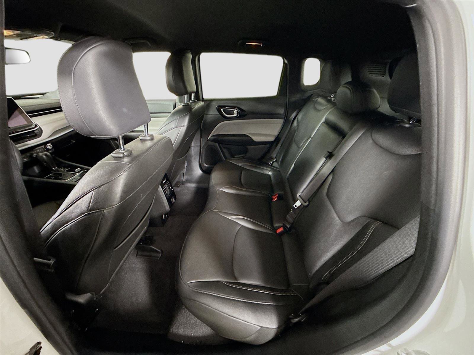 Used 2025 Jeep Compass Limited image 16