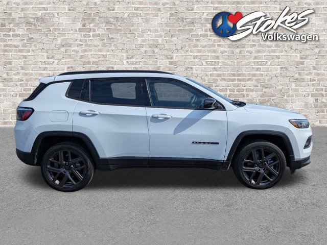 Used 2026 Jeep Compass Latitude AWD/4WD image 3