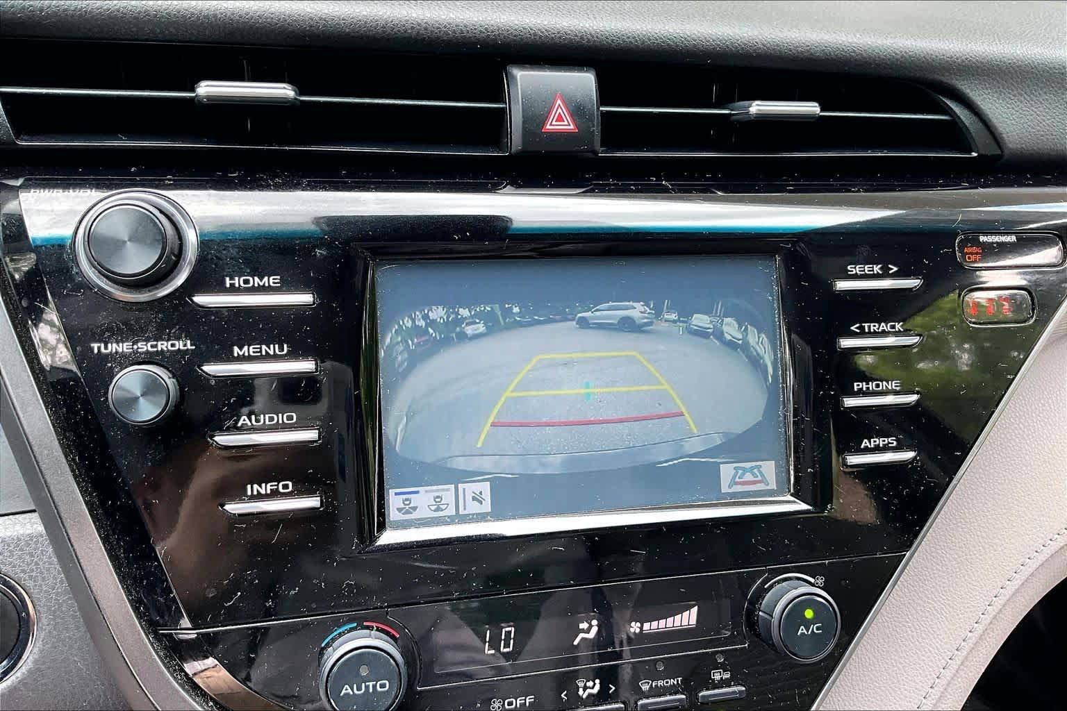 Used 2018 Toyota Camry SE w/ Convenience Package FWD image 26