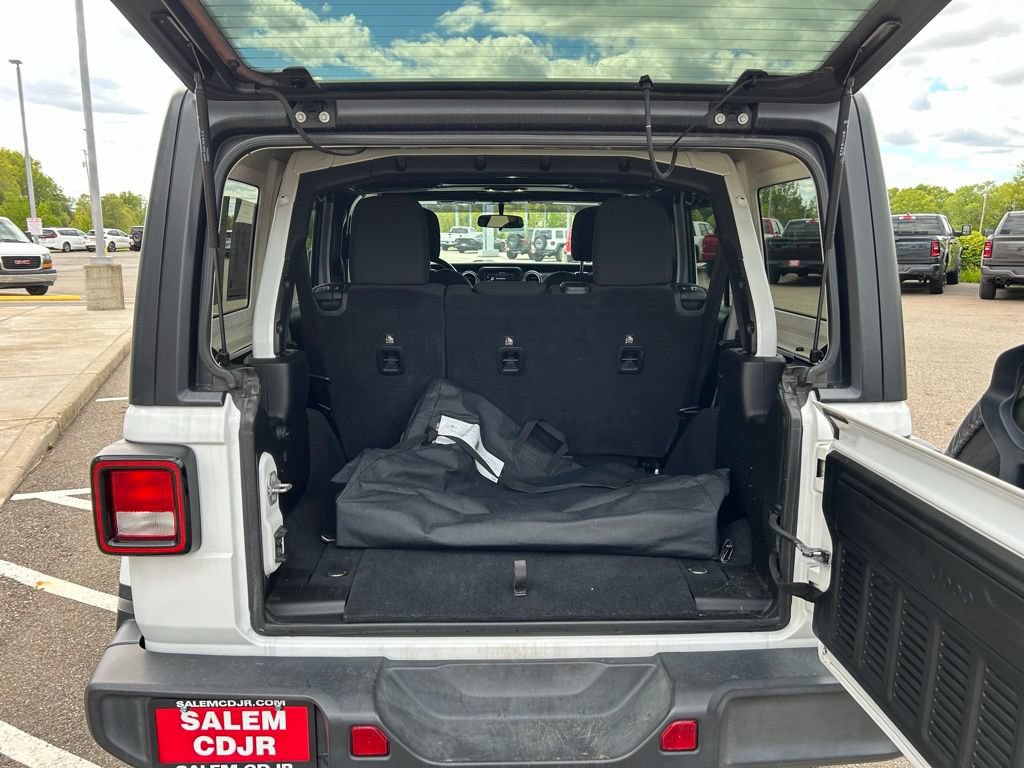 Used 2019 Jeep Wrangler Unlimited Sahara AWD/4WD image 8
