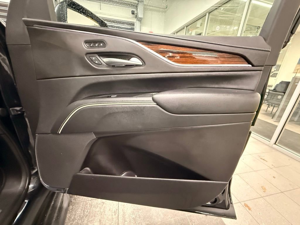 Used 2023 Cadillac Escalade Premium Luxury image 49