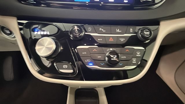 Used 2024 Chrysler Pacifica Touring-L FWD image 22