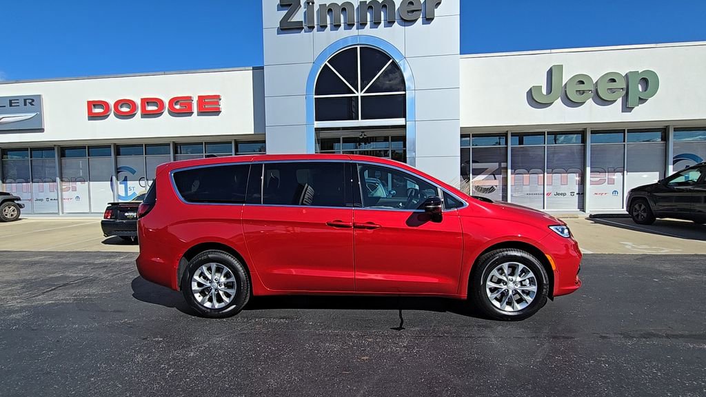 New 2026 Chrysler Pacifica Select image 9