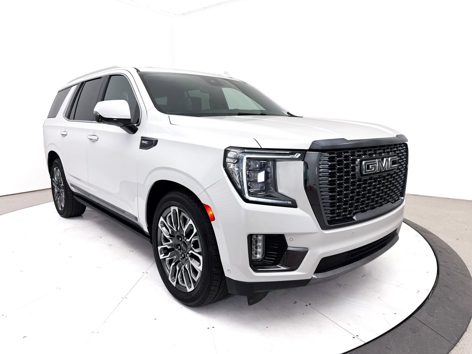 Used 2024 GMC Yukon Denali Ultimate AWD/4WD image 15
