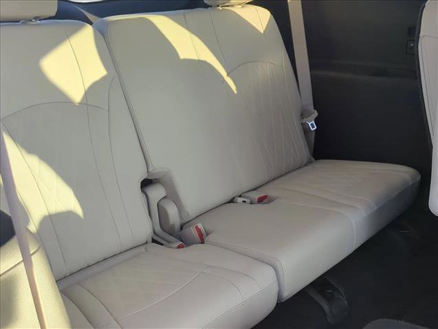 Used 2022 Buick Enclave Avenir w/ Avenir Technology Package AWD/4WD image 25