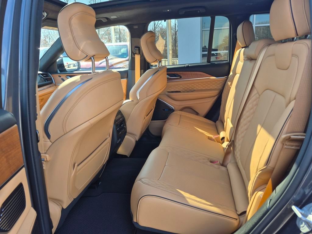 Used 2023 Jeep Grand Cherokee Summit image 14