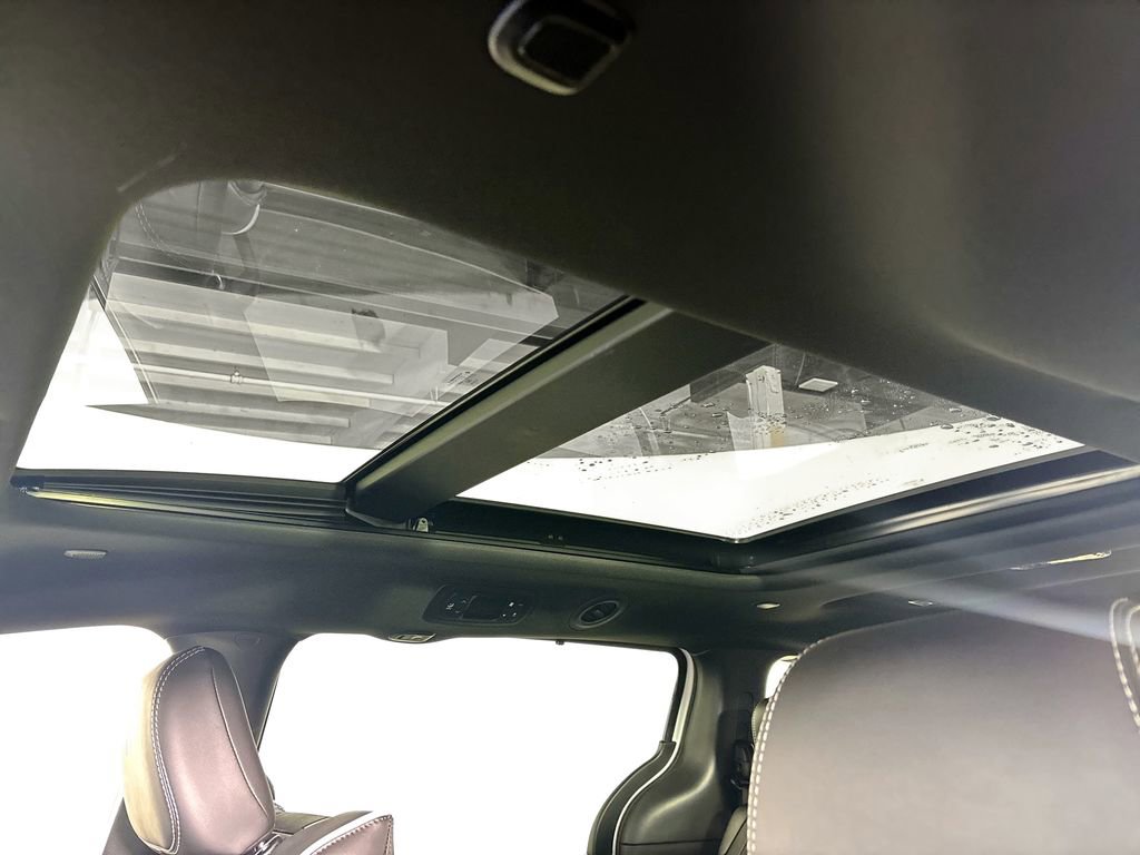 New 2026 Chrysler Pacifica Limited w/ Uconnect Theater Family Group image 19