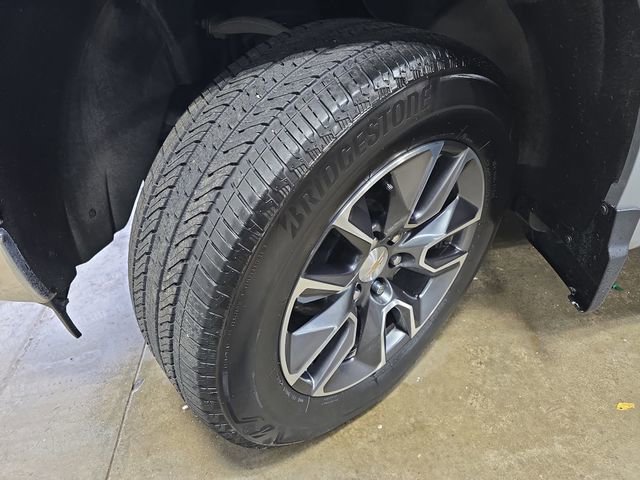 Used 2024 Chevrolet Silverado 1500 LT AWD/4WD image 32