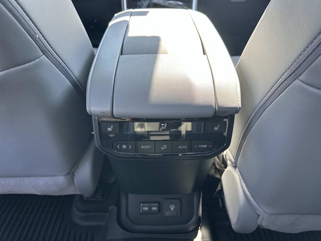 New 2026 Toyota Highlander Platinum AWD/4WD image 14