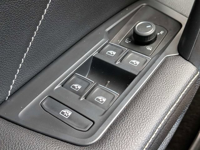 Used 2022 Volkswagen Tiguan SEL R-Line AWD/4WD image 25